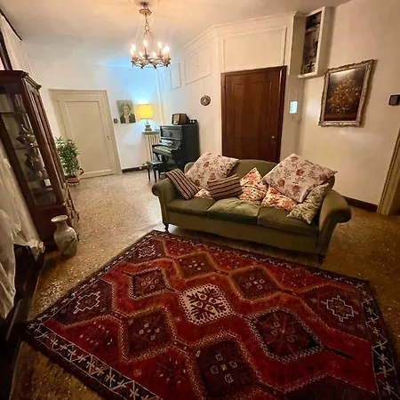 Konukevi Ritz Lionsclass *