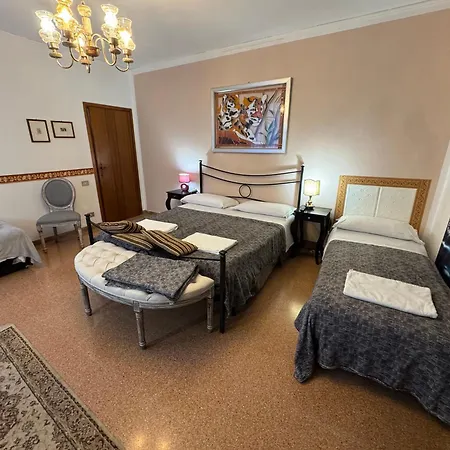 Konukevi Ritz Lionsclass Venedik