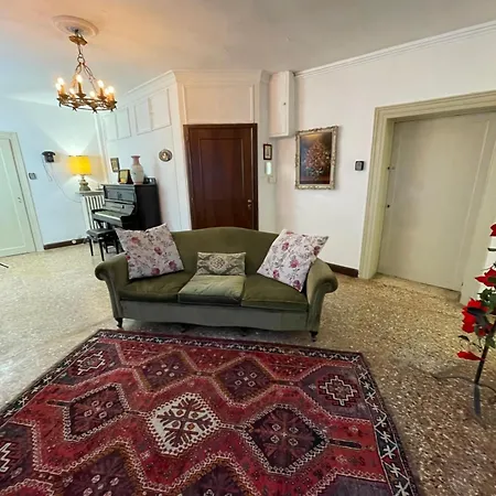 Konukevi Ritz Lionsclass *