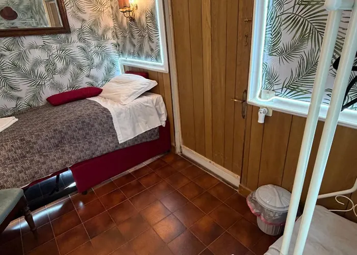 Ritz Lionsclass 招待所 *